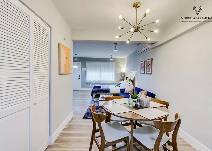 The Moose #9 - Brand New Luxe Modern Loft With Free Parking, King Bed & Fast Wifi