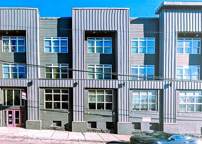 New Modern Spacious Loft In Downtown With Free Parking